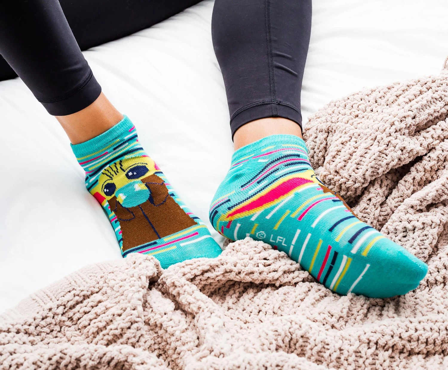 Star Wars: The Mandalorian Unisex Low-Cut Socks | Set A | 5 Pairs | Size 4-10 5 Star Wars: The Mandalorian Unisex Low-Cut Socks | Set A | 5 Pairs | Size 4-10 - Image 5